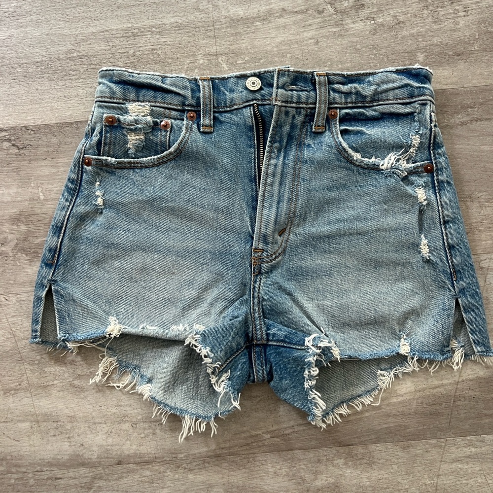 Abercrombie & Fitch “the mom short”
